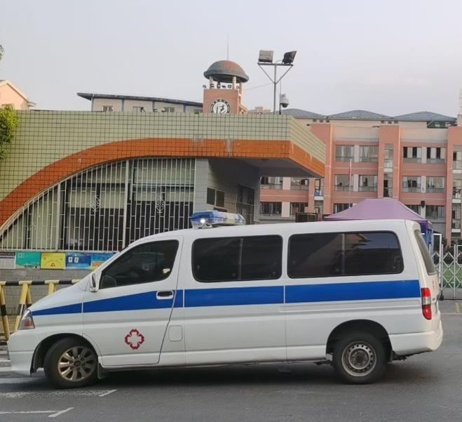 聂荣救护车出租护送骨折病人一公里多少钱